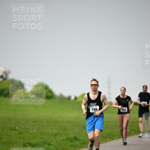 10.05.2026 - 8. Wedeler Halbmarathon Dr. Thomas Lammeyer http://msf.ph/oto/9713218 10.05.2026 12:13:26 Laufen 748, 550 meine-sportfotos.de