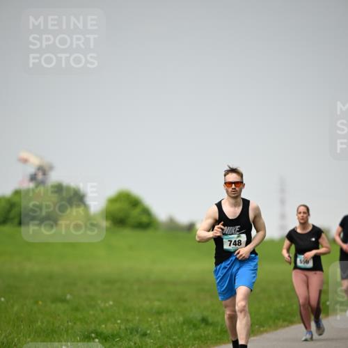 10.05.2026 - 8. Wedeler Halbmarathon Dr. Thomas Lammeyer http://msf.ph/oto/9713224 10.05.2026 12:13:27 Laufen 748, 550 meine-sportfotos.de