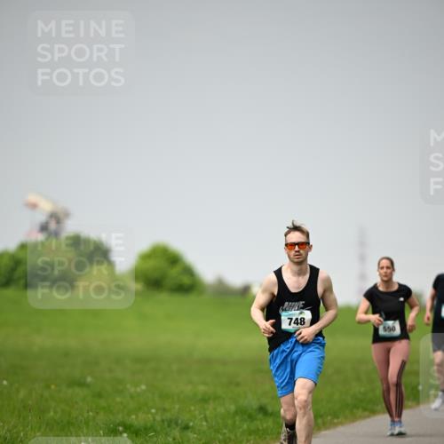 10.05.2026 - 8. Wedeler Halbmarathon Dr. Thomas Lammeyer http://msf.ph/oto/9713226 10.05.2026 12:13:27 Laufen 748, 550 meine-sportfotos.de