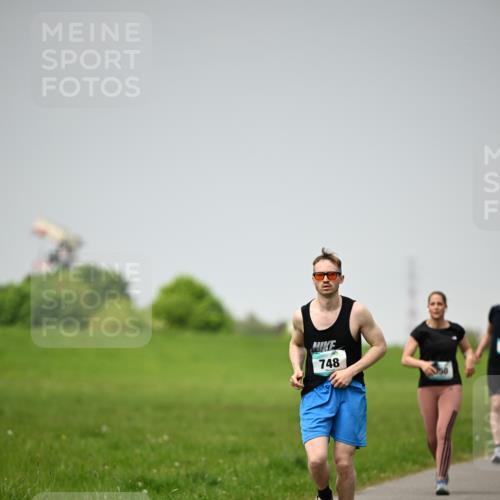 10.05.2026 - 8. Wedeler Halbmarathon Dr. Thomas Lammeyer http://msf.ph/oto/9713227 10.05.2026 12:13:27 Laufen 748 meine-sportfotos.de
