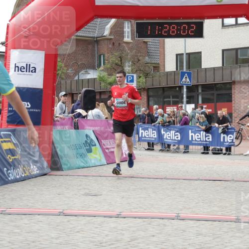 10.05.2026 - 8. Wedeler Halbmarathon Yannick Fuchs http://msf.ph/oto/9713228 10.05.2026 11:28:00 Ziel 882, 1006, 2211, 2228 meine-sportfotos.de