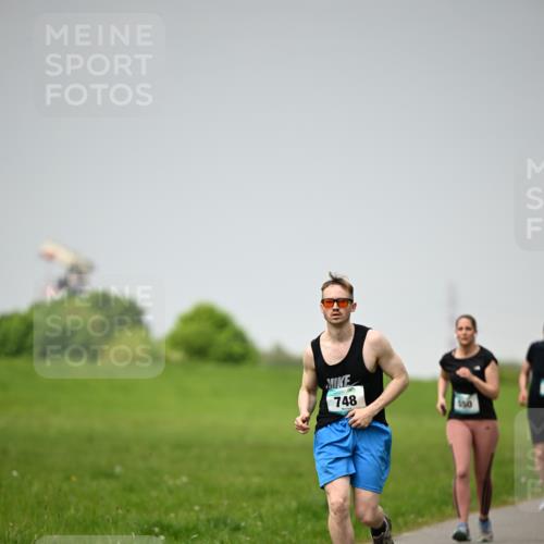 10.05.2026 - 8. Wedeler Halbmarathon Dr. Thomas Lammeyer http://msf.ph/oto/9713231 10.05.2026 12:13:28 Laufen 748, 150 meine-sportfotos.de
