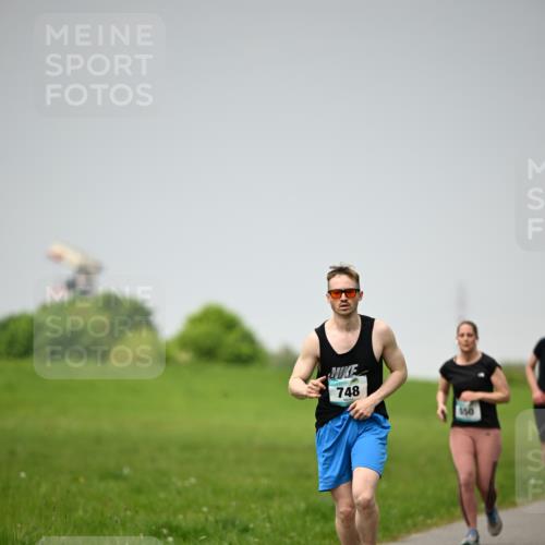 10.05.2026 - 8. Wedeler Halbmarathon Dr. Thomas Lammeyer http://msf.ph/oto/9713232 10.05.2026 12:13:28 Laufen 748, 550 meine-sportfotos.de