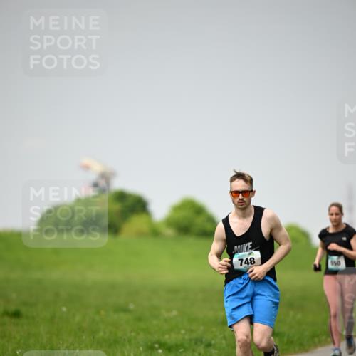 10.05.2026 - 8. Wedeler Halbmarathon Dr. Thomas Lammeyer http://msf.ph/oto/9713239 10.05.2026 12:13:28 Laufen 748, 550 meine-sportfotos.de