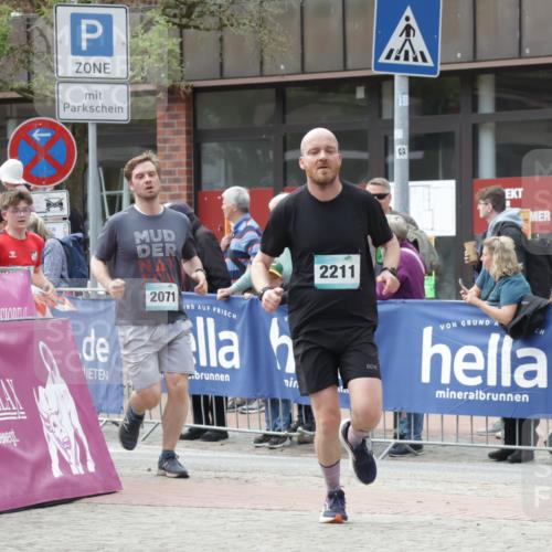 10.05.2026 - 8. Wedeler Halbmarathon Yannick Fuchs http://msf.ph/oto/9713240 10.05.2026 11:28:02 Ziel 882, 933, 2071, 2211, 2228 meine-sportfotos.de