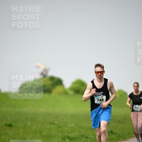 10.05.2026 - 8. Wedeler Halbmarathon Dr. Thomas Lammeyer http://msf.ph/oto/9713241 10.05.2026 12:13:28 Laufen 748, 550 meine-sportfotos.de