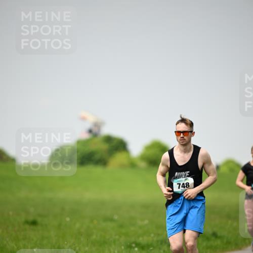 10.05.2026 - 8. Wedeler Halbmarathon Dr. Thomas Lammeyer http://msf.ph/oto/9713242 10.05.2026 12:13:29 Laufen 748 meine-sportfotos.de