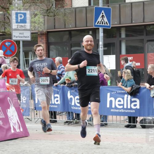10.05.2026 - 8. Wedeler Halbmarathon Yannick Fuchs http://msf.ph/oto/9713243 10.05.2026 11:28:02 Ziel 882, 933, 2071, 2211, 2228 meine-sportfotos.de