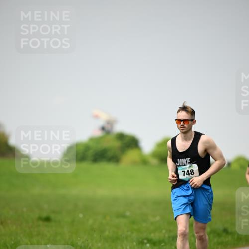 10.05.2026 - 8. Wedeler Halbmarathon Dr. Thomas Lammeyer http://msf.ph/oto/9713245 10.05.2026 12:13:29 Laufen 748 meine-sportfotos.de