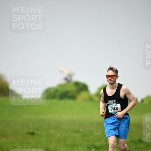 10.05.2026 - 8. Wedeler Halbmarathon Dr. Thomas Lammeyer http://msf.ph/oto/9713249 10.05.2026 12:13:29 Laufen 748 meine-sportfotos.de