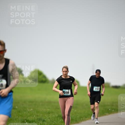 10.05.2026 - 8. Wedeler Halbmarathon Dr. Thomas Lammeyer http://msf.ph/oto/9713252 10.05.2026 12:13:31 Laufen 550, 210 meine-sportfotos.de