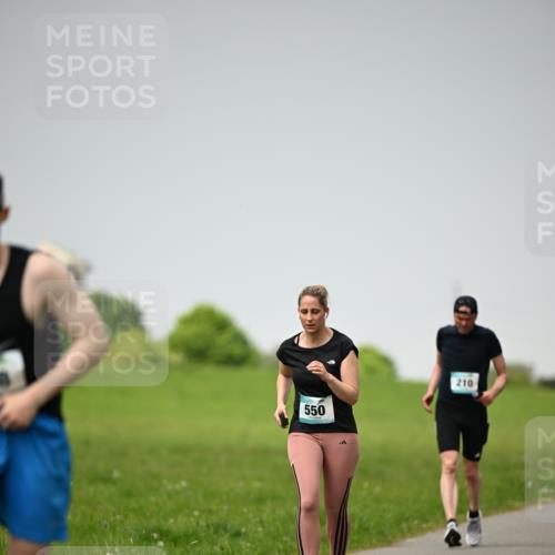 10.05.2026 - 8. Wedeler Halbmarathon Dr. Thomas Lammeyer http://msf.ph/oto/9713255 10.05.2026 12:13:31 Laufen 550, 210 meine-sportfotos.de