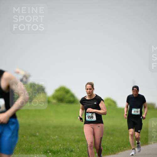 10.05.2026 - 8. Wedeler Halbmarathon Dr. Thomas Lammeyer http://msf.ph/oto/9713257 10.05.2026 12:13:31 Laufen 550, 210 meine-sportfotos.de