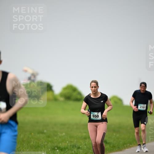 10.05.2026 - 8. Wedeler Halbmarathon Dr. Thomas Lammeyer http://msf.ph/oto/9713259 10.05.2026 12:13:31 Laufen 550, 210 meine-sportfotos.de