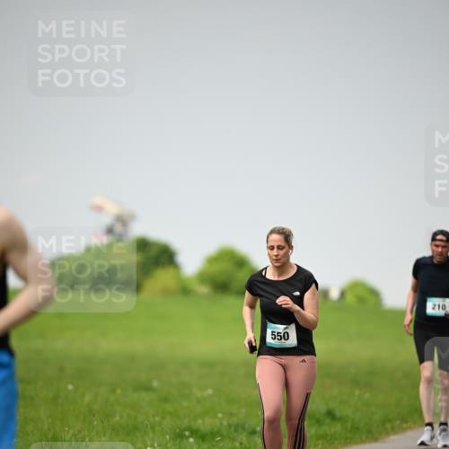 10.05.2026 - 8. Wedeler Halbmarathon Dr. Thomas Lammeyer http://msf.ph/oto/9713263 10.05.2026 12:13:32 Laufen 550, 210 meine-sportfotos.de