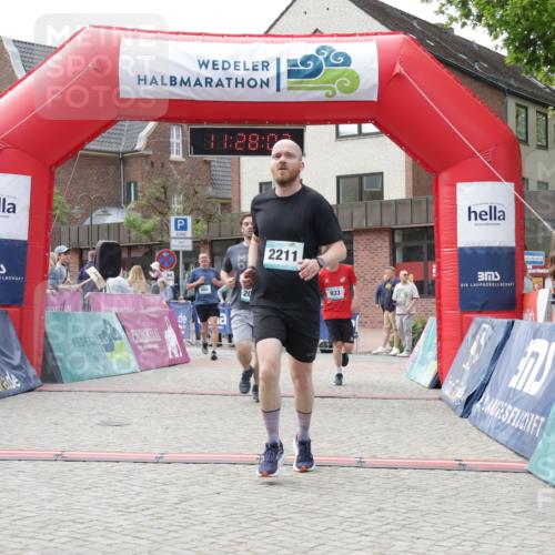 10.05.2026 - 8. Wedeler Halbmarathon Yannick Fuchs http://msf.ph/oto/9713270 10.05.2026 11:28:05 Ziel 855, 933, 2071, 2211 meine-sportfotos.de