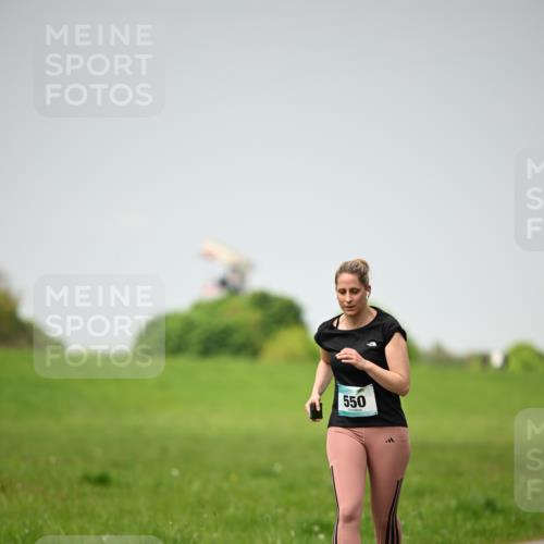 10.05.2026 - 8. Wedeler Halbmarathon Dr. Thomas Lammeyer http://msf.ph/oto/9713272 10.05.2026 12:13:33 Laufen 550 meine-sportfotos.de