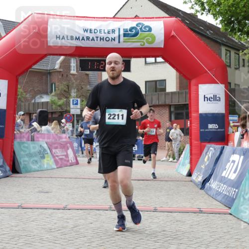 10.05.2026 - 8. Wedeler Halbmarathon Yannick Fuchs http://msf.ph/oto/9713275 10.05.2026 11:28:05 Ziel 855, 933, 2071, 2211 meine-sportfotos.de