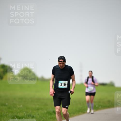 10.05.2026 - 8. Wedeler Halbmarathon Dr. Thomas Lammeyer http://msf.ph/oto/9713293 10.05.2026 12:13:36 Laufen 210 meine-sportfotos.de