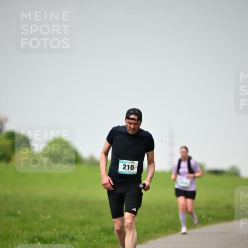 10.05.2026 - 8. Wedeler Halbmarathon Dr. Thomas Lammeyer http://msf.ph/oto/9713296 10.05.2026 12:13:36 Laufen 210 meine-sportfotos.de
