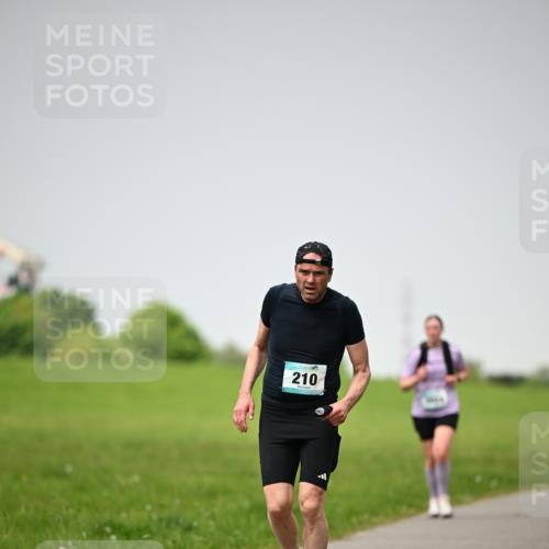 10.05.2026 - 8. Wedeler Halbmarathon Dr. Thomas Lammeyer http://msf.ph/oto/9713297 10.05.2026 12:13:36 Laufen 210 meine-sportfotos.de