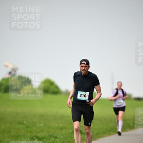 10.05.2026 - 8. Wedeler Halbmarathon Dr. Thomas Lammeyer http://msf.ph/oto/9713299 10.05.2026 12:13:36 Laufen 210 meine-sportfotos.de