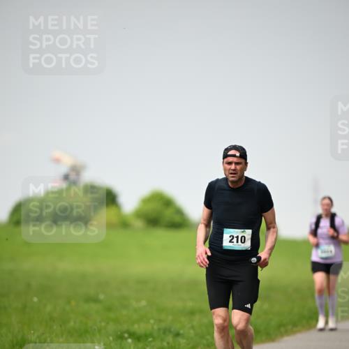 10.05.2026 - 8. Wedeler Halbmarathon Dr. Thomas Lammeyer http://msf.ph/oto/9713303 10.05.2026 12:13:37 Laufen 210 meine-sportfotos.de
