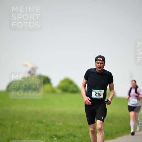 10.05.2026 - 8. Wedeler Halbmarathon Dr. Thomas Lammeyer http://msf.ph/oto/9713304 10.05.2026 12:13:37 Laufen 210, 737 meine-sportfotos.de