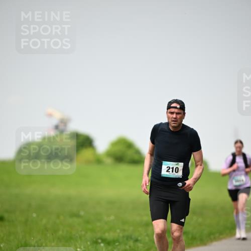 10.05.2026 - 8. Wedeler Halbmarathon Dr. Thomas Lammeyer http://msf.ph/oto/9713308 10.05.2026 12:13:37 Laufen 210 meine-sportfotos.de
