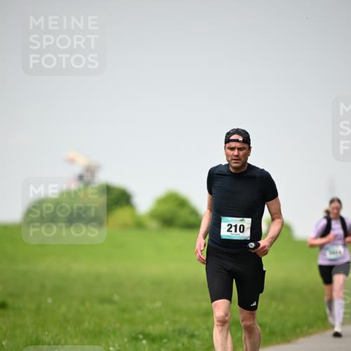 10.05.2026 - 8. Wedeler Halbmarathon Dr. Thomas Lammeyer http://msf.ph/oto/9713311 10.05.2026 12:13:37 Laufen 210 meine-sportfotos.de