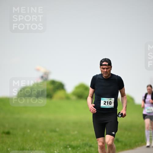 10.05.2026 - 8. Wedeler Halbmarathon Dr. Thomas Lammeyer http://msf.ph/oto/9713312 10.05.2026 12:13:38 Laufen 210 meine-sportfotos.de