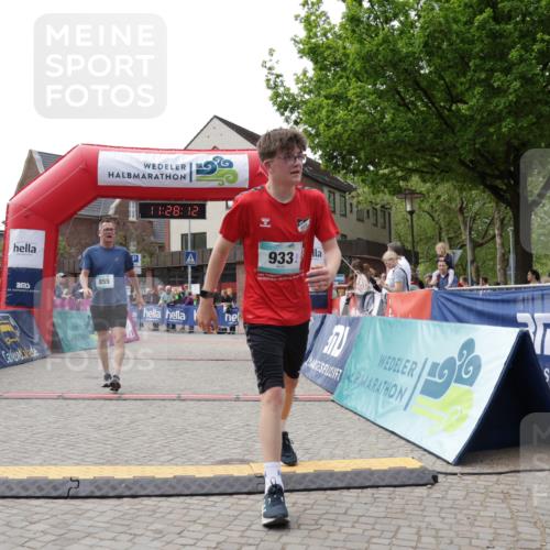 10.05.2026 - 8. Wedeler Halbmarathon Yannick Fuchs http://msf.ph/oto/9713316 10.05.2026 11:28:11 Ziel 855, 933, 2071 meine-sportfotos.de
