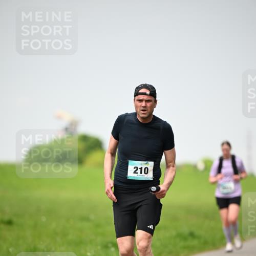 10.05.2026 - 8. Wedeler Halbmarathon Dr. Thomas Lammeyer http://msf.ph/oto/9713325 10.05.2026 12:13:39 Laufen 210 meine-sportfotos.de