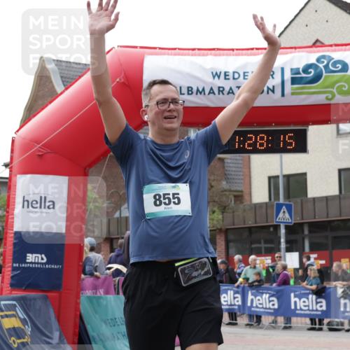 10.05.2026 - 8. Wedeler Halbmarathon Yannick Fuchs http://msf.ph/oto/9713330 10.05.2026 11:28:13 Ziel 170, 855, 927 meine-sportfotos.de