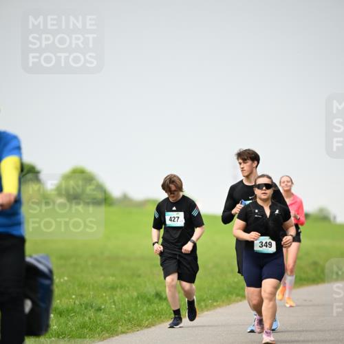 10.05.2026 - 8. Wedeler Halbmarathon Dr. Thomas Lammeyer http://msf.ph/oto/9713369 10.05.2026 12:13:59 Laufen 427, 349 meine-sportfotos.de