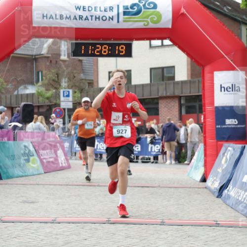 10.05.2026 - 8. Wedeler Halbmarathon Yannick Fuchs http://msf.ph/oto/9713372 10.05.2026 11:28:17 Ziel 170, 927, 1042, 2038 meine-sportfotos.de