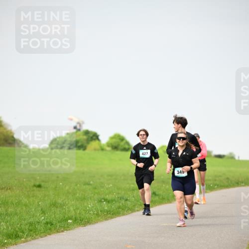 10.05.2026 - 8. Wedeler Halbmarathon Dr. Thomas Lammeyer http://msf.ph/oto/9713385 10.05.2026 12:14:01 Laufen 427, 349 meine-sportfotos.de