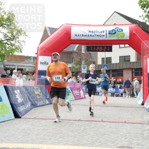10.05.2026 - 8. Wedeler Halbmarathon Yannick Fuchs http://msf.ph/oto/9713397 10.05.2026 11:28:19 Ziel 170, 927, 1042, 2038 meine-sportfotos.de