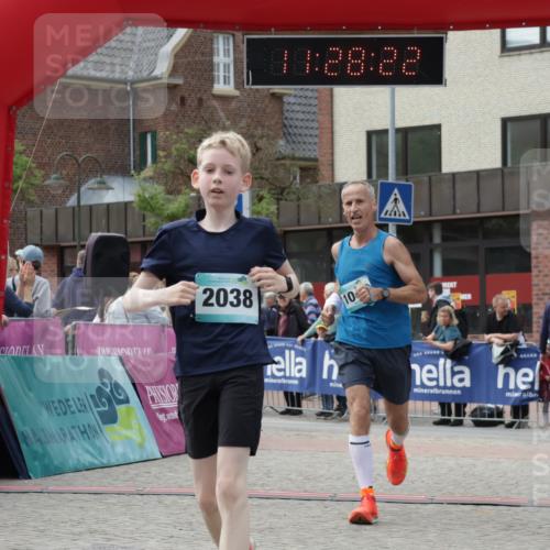 10.05.2026 - 8. Wedeler Halbmarathon Yannick Fuchs http://msf.ph/oto/9713404 10.05.2026 11:28:20 Ziel 170, 927, 1042, 2038 meine-sportfotos.de