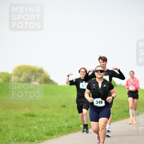 10.05.2026 - 8. Wedeler Halbmarathon Dr. Thomas Lammeyer http://msf.ph/oto/9713411 10.05.2026 12:14:04 Laufen 427, 349 meine-sportfotos.de