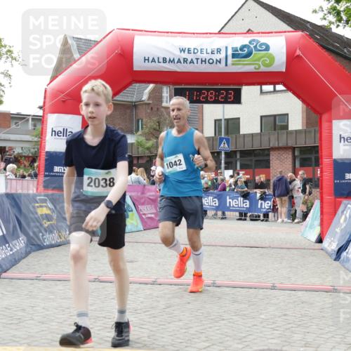 10.05.2026 - 8. Wedeler Halbmarathon Yannick Fuchs http://msf.ph/oto/9713421 10.05.2026 11:28:21 Ziel 170, 927, 1042, 2038 meine-sportfotos.de