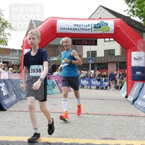 10.05.2026 - 8. Wedeler Halbmarathon Yannick Fuchs http://msf.ph/oto/9713424 10.05.2026 11:28:21 Ziel 170, 927, 1042, 2038 meine-sportfotos.de