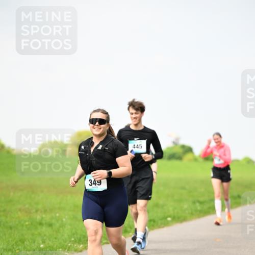 10.05.2026 - 8. Wedeler Halbmarathon Dr. Thomas Lammeyer http://msf.ph/oto/9713427 10.05.2026 12:14:05 Laufen 349, 445 meine-sportfotos.de