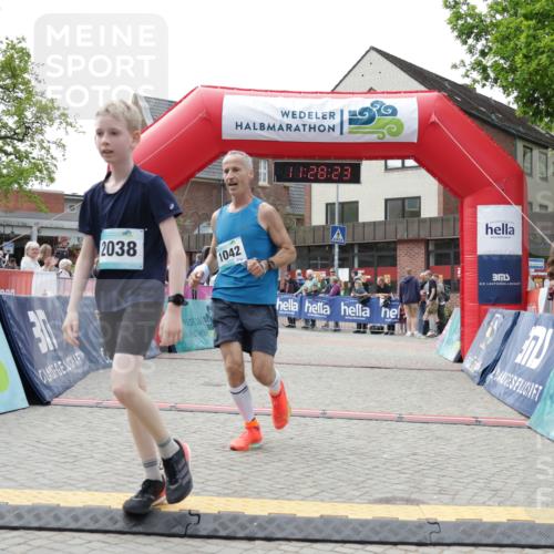 10.05.2026 - 8. Wedeler Halbmarathon Yannick Fuchs http://msf.ph/oto/9713428 10.05.2026 11:28:22 Ziel 170, 927, 1042, 2038 meine-sportfotos.de
