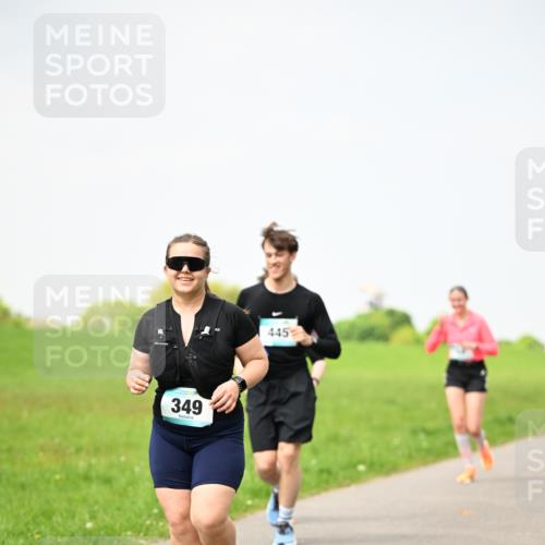 10.05.2026 - 8. Wedeler Halbmarathon Dr. Thomas Lammeyer http://msf.ph/oto/9713431 10.05.2026 12:14:05 Laufen 349, 445 meine-sportfotos.de