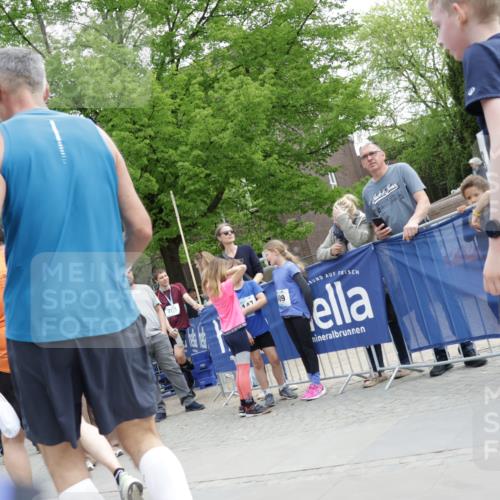 10.05.2026 - 8. Wedeler Halbmarathon Yannick Fuchs http://msf.ph/oto/9713432 10.05.2026 11:28:24 Ziel 1042, 2038, 2122 meine-sportfotos.de