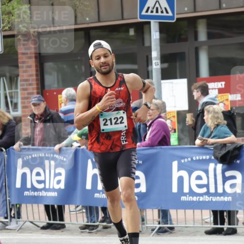10.05.2026 - 8. Wedeler Halbmarathon Yannick Fuchs http://msf.ph/oto/9713434 10.05.2026 11:28:27 Ziel 2122 meine-sportfotos.de