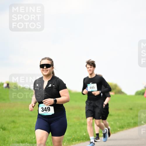 10.05.2026 - 8. Wedeler Halbmarathon Dr. Thomas Lammeyer http://msf.ph/oto/9713436 10.05.2026 12:14:06 Laufen 349, 445 meine-sportfotos.de