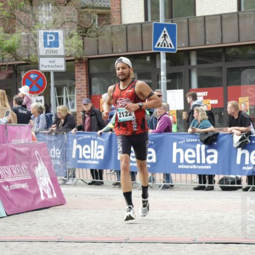 10.05.2026 - 8. Wedeler Halbmarathon Yannick Fuchs http://msf.ph/oto/9713440 10.05.2026 11:28:27 Ziel 2122 meine-sportfotos.de