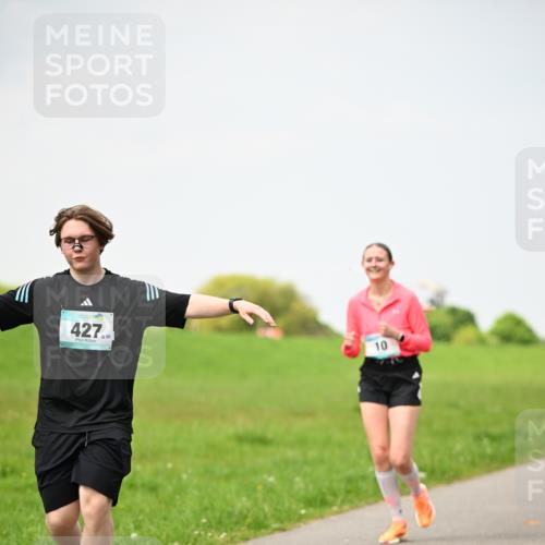 10.05.2026 - 8. Wedeler Halbmarathon Dr. Thomas Lammeyer http://msf.ph/oto/9713441 10.05.2026 12:14:08 Laufen 427 meine-sportfotos.de